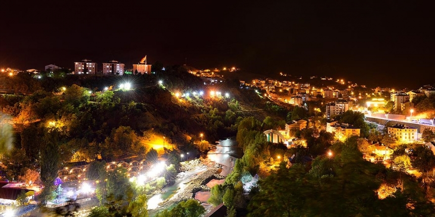 Huzura Kavuşan Tunceli Geceleri Işıl Işıl