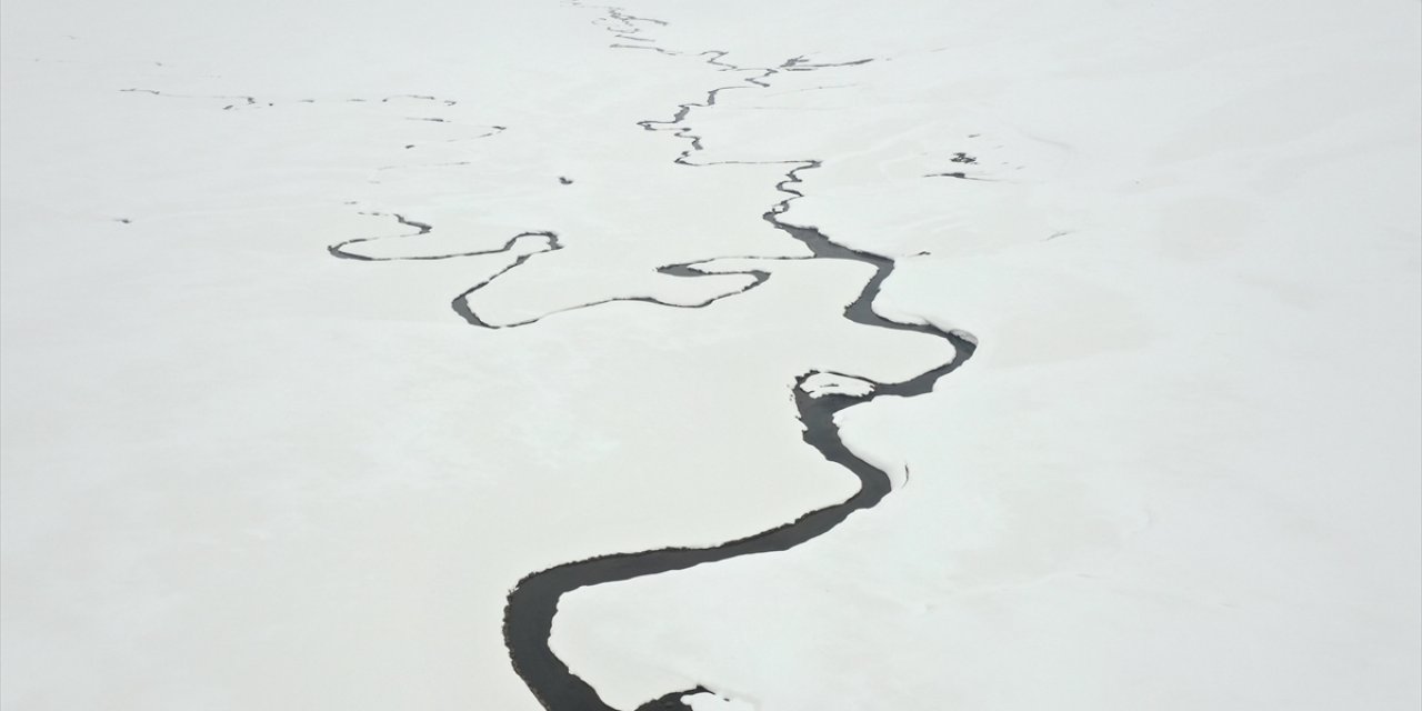 Ağrı'da Karla Kaplı Menderesler Havadan Görüntülendi