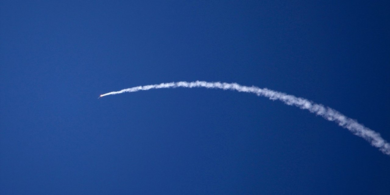 İran'ın Misillemesi Sırasında Tel Aviv'de Gökyüzünden Patlama Sesleri Geldi