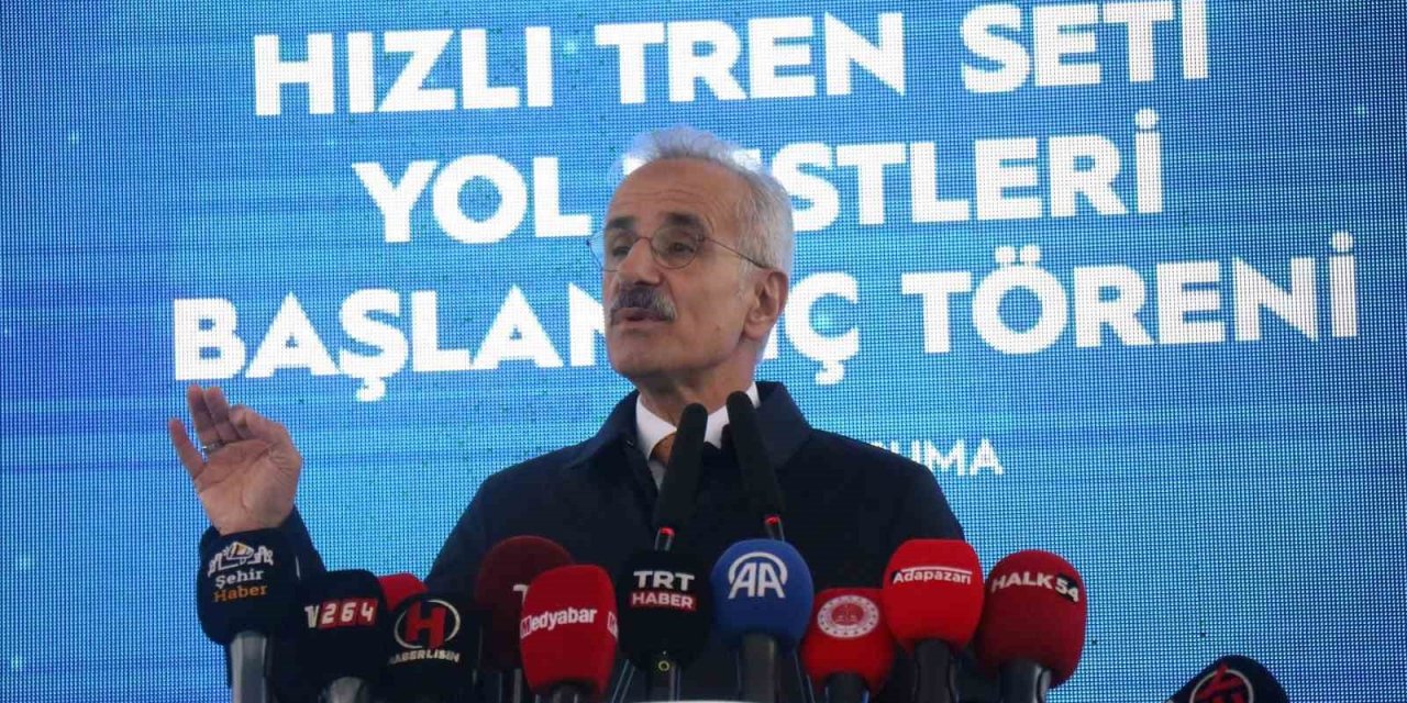 Bakanlar Uraloğlu ve Gürlek, Sakarya'da Milli Hızlı Treninin Yol Testleri Törenine Katıldı