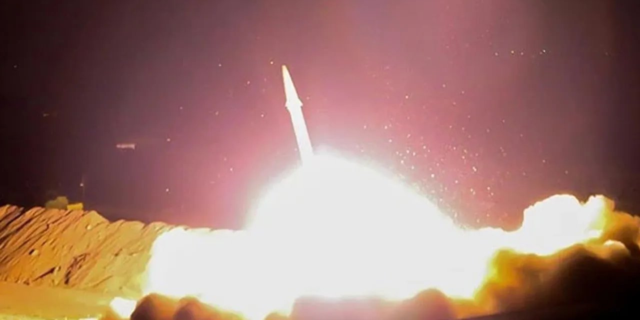 İran, Suudi Arabistan'daki ABD Üssünü Vurdu