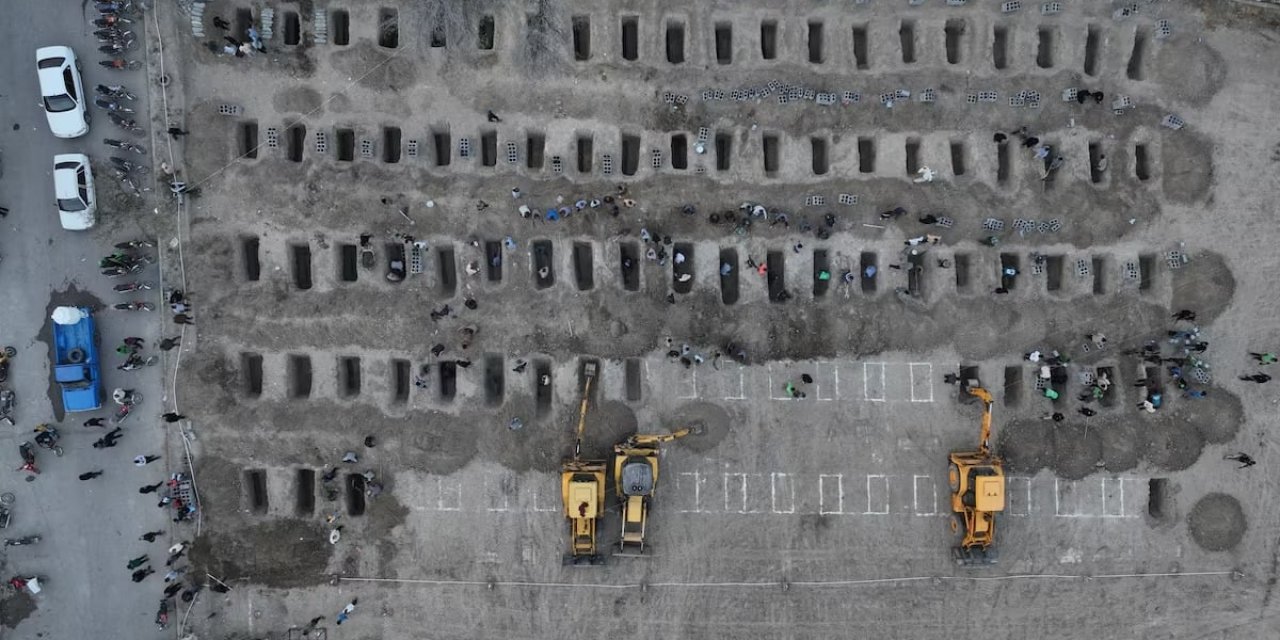 Uydu Fotoğrafları İran'daki Kız Okulunun Defalarca Vurulduğunu Gösteriyor