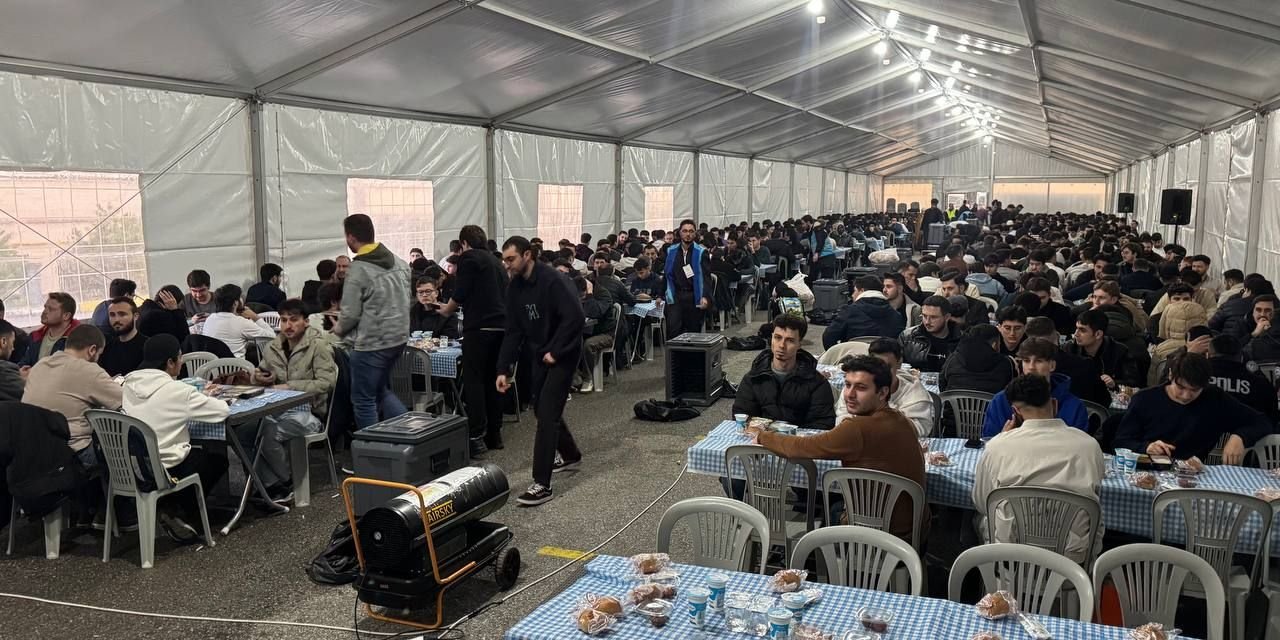 40 Farklı Ülkeden Öğrenci İftarda Aynı Sofrada Buluştu