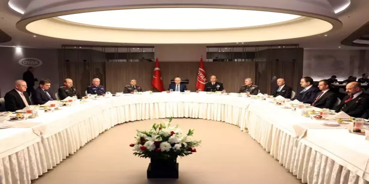 Milli Savunma Bakanı Güler İftarda Oyak Üst Yönetimiyle Bir Araya Geldi