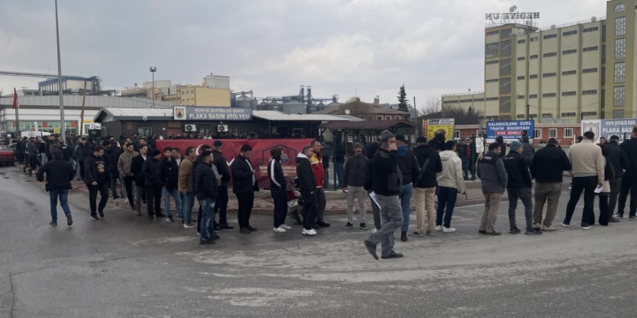 Konya’da Plaka Değiştirme Kuyruğu