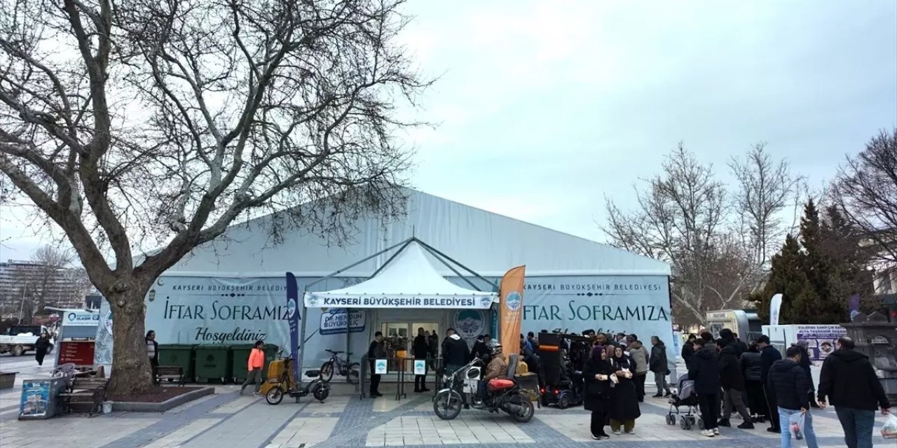 Kayseri Büyükşehir Belediyesi 30 Bini Aşkın Kişiye İftar Verdi