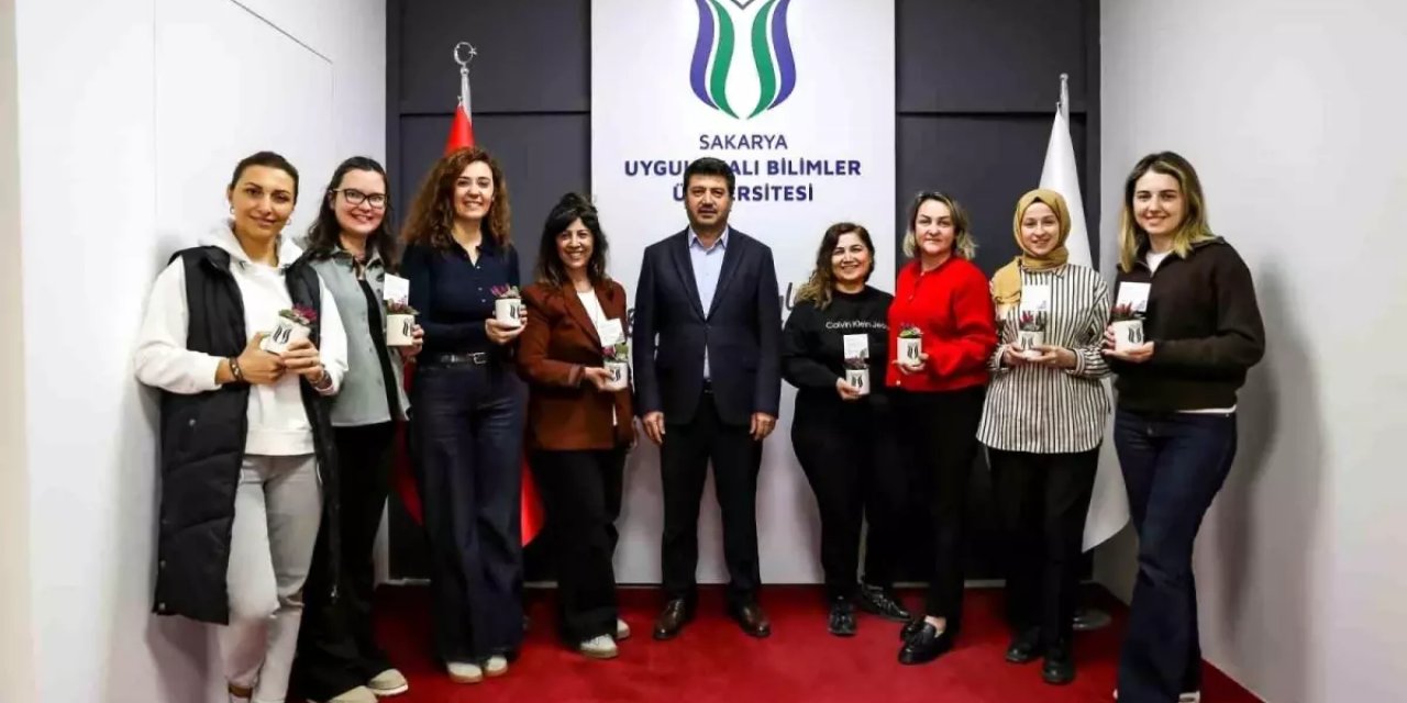 Rektör Sarıbıyık'tan Kadın Personele Anlamlı Kutlama