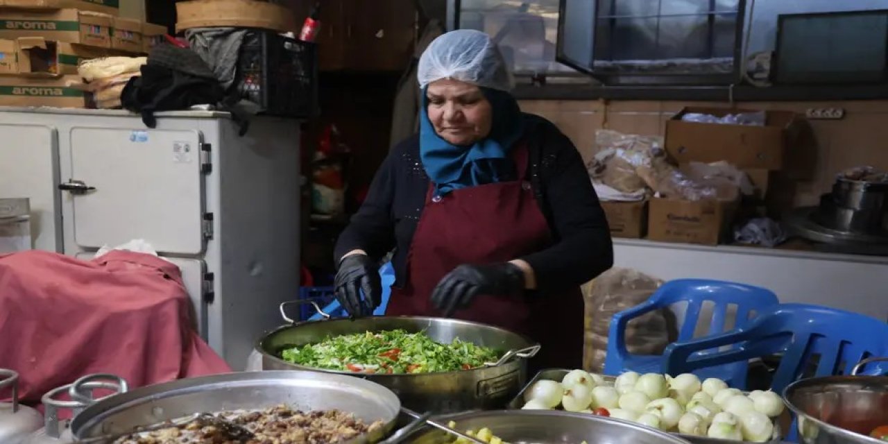 Kimsesizlerin Annesi Oldu. Gönüllü Olarak Çalışıyor
