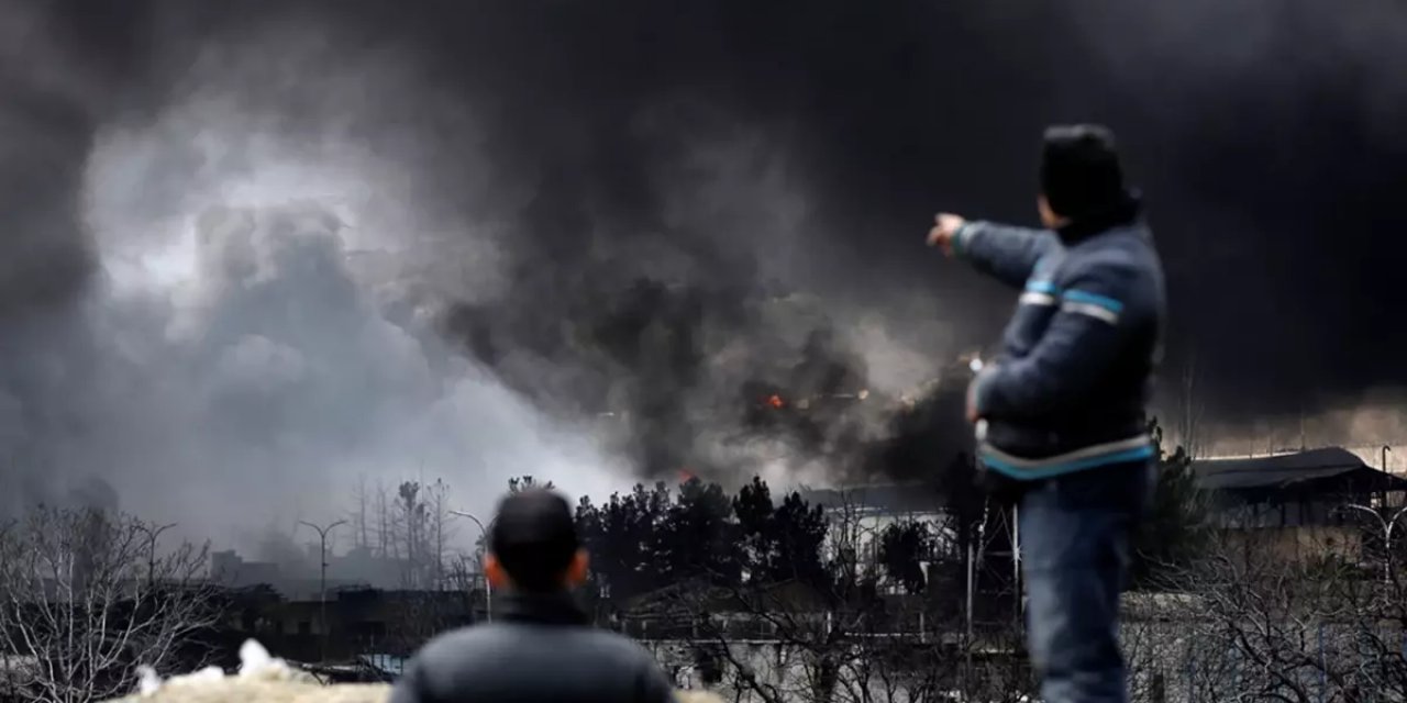 İran'da Vurulan Petrol Deposundan Dumanlar Yükseliyor!