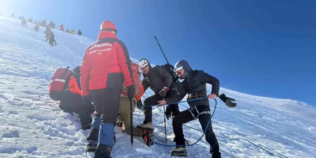 Uludağ'da Mahsur Kalan 2 Kadın Kurtarıldı