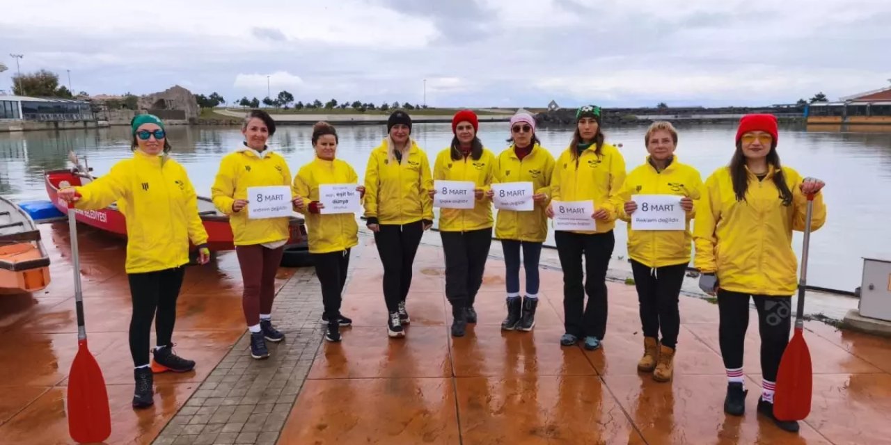 Kuzeyin Kraliçeleri, 8 Mart'ta Karadeniz'in Buz Gibi Sularına Kürek Çekti