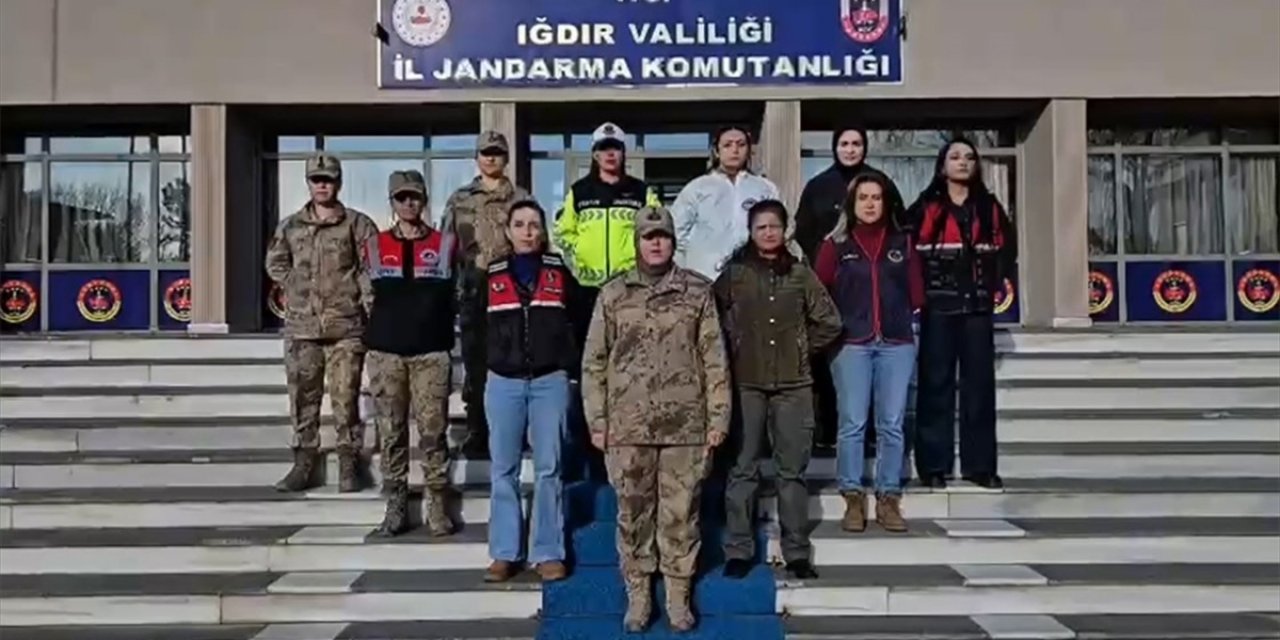 Iğdır'da Görev Yapan Kadın Jandarmalar, 8 Mart'ı İşlerinin Başında Kutladı