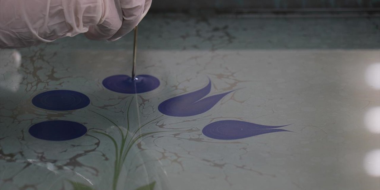 Kadın Eliyle Genç Nesillerle Buluşturulan Ebru Geleceğe Taşınıyor