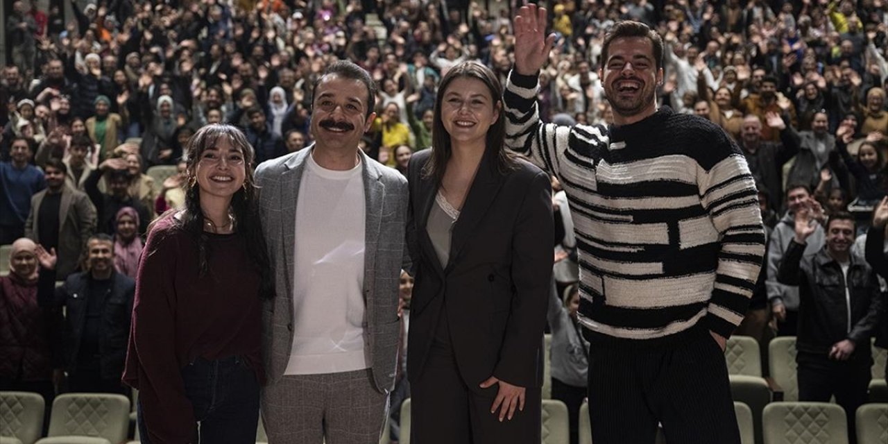 "Külliye'de Ramazan" Etkinlikleri Kapsamında "Gönül Dağı" Dizisi Oyuncuları Sevenleriyle Buluştu