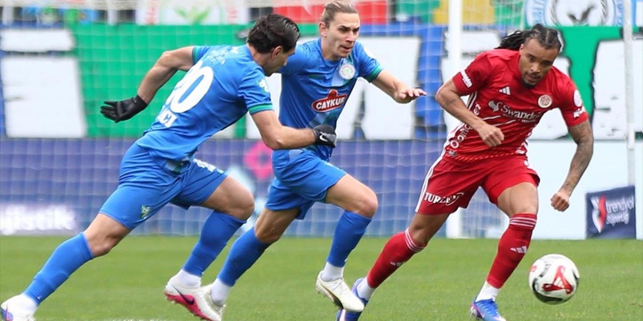 Çaykur Rizespor, Antalyaspor'u 1-0 Yendi