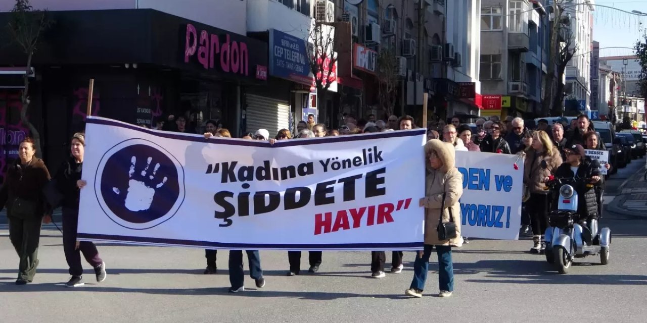 Keşan'da Kadınlar 8 Mart Dünya Kadınlar Günü İçin Yürüyüş Düzenledi