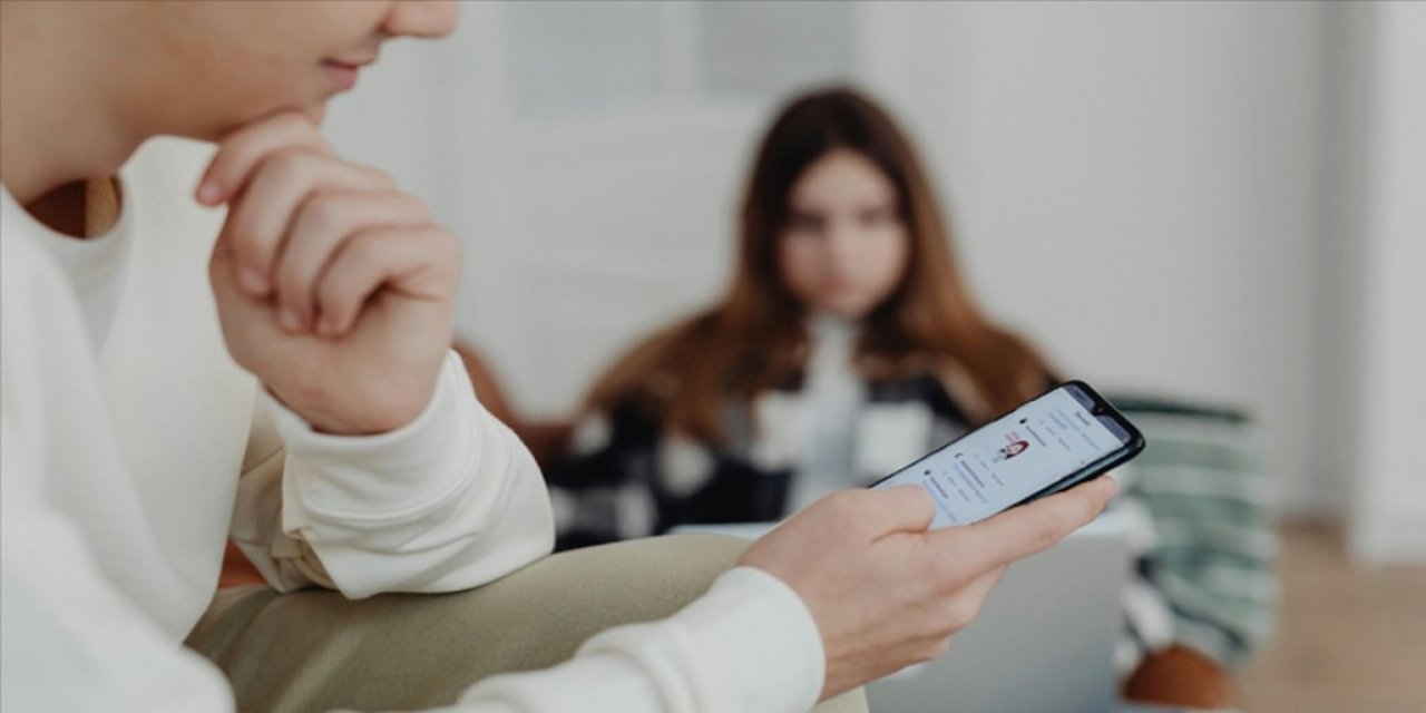 Ekrana Uzun Süre Bakıyorsanız Dikkat! Gözleriniz Alarm Veriyor Olabilir