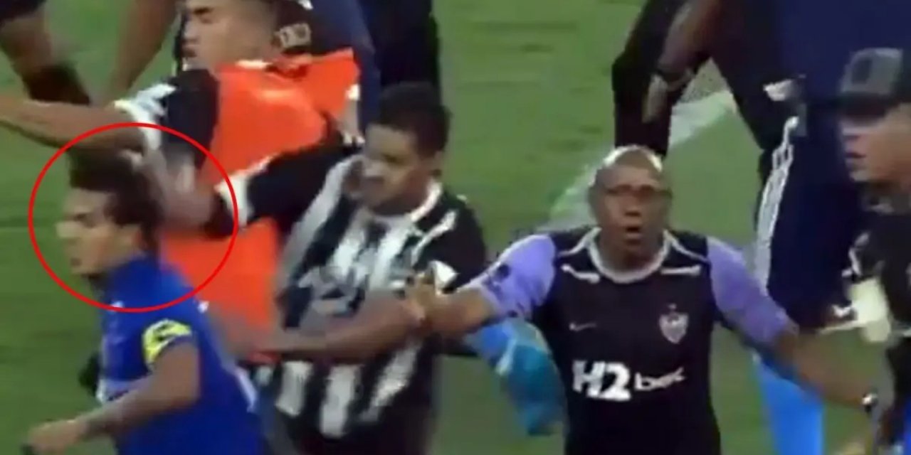 Derbi Savaş Alanına Döndü! Rakibine Yumruk Attı