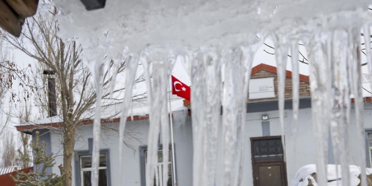 Bazı İllerde Soğuk Hava ve Kar Etkili Oluyor
