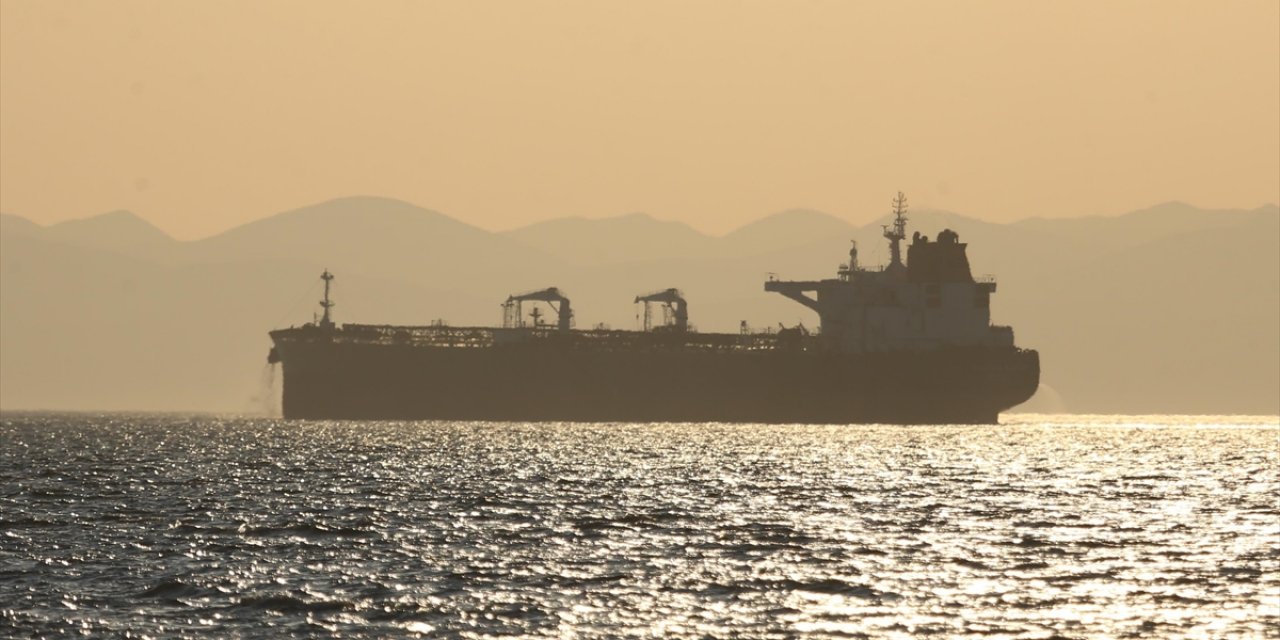 Dünyadaki Petrol Talebinin Yüzde 70'i Stratejik Boğazlardan Taşınıyor