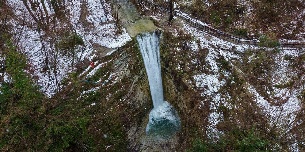 Sorkun Şelaleleri Tabiat Anıtı Kar Yağışıyla Ayrı Güzelliğe Büründü