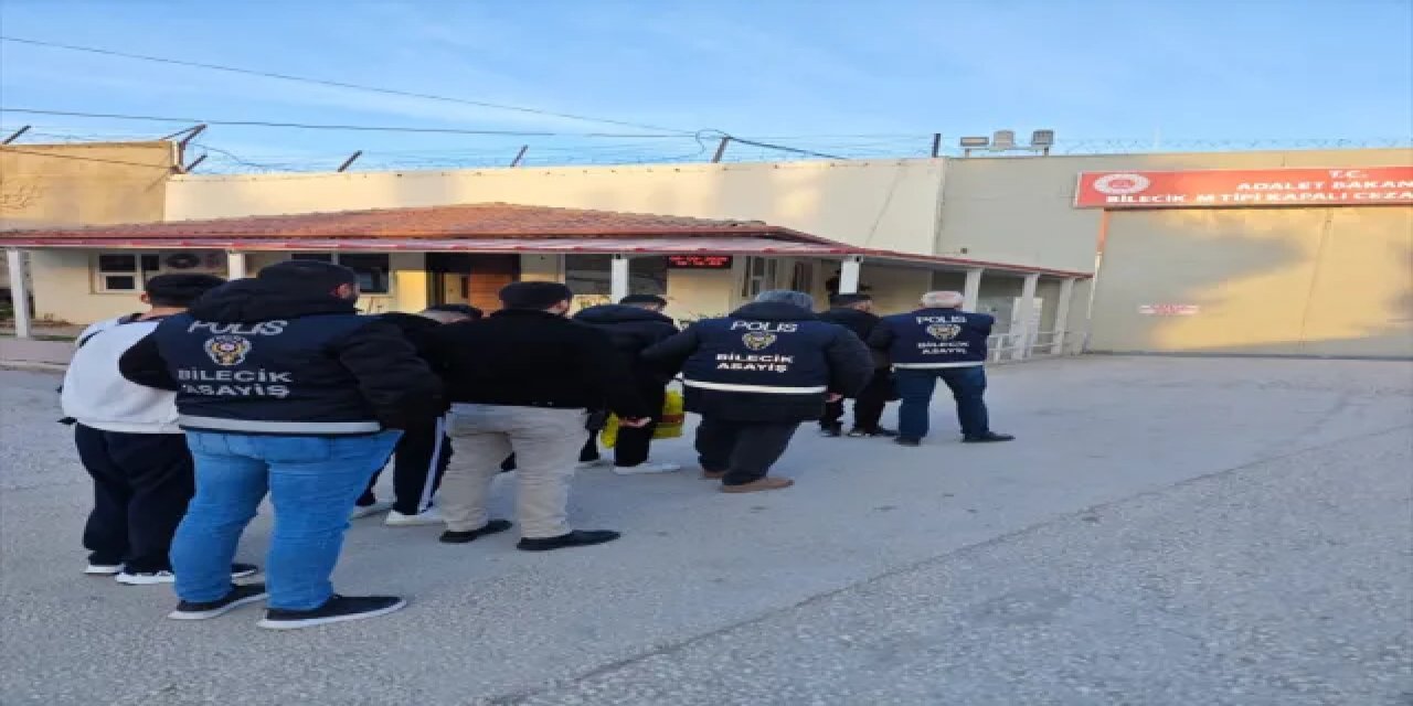 Bilecik'te Bir Kuyumcuyu Soydukları Öne Sürülen 4 Şüpheli Tutuklandı