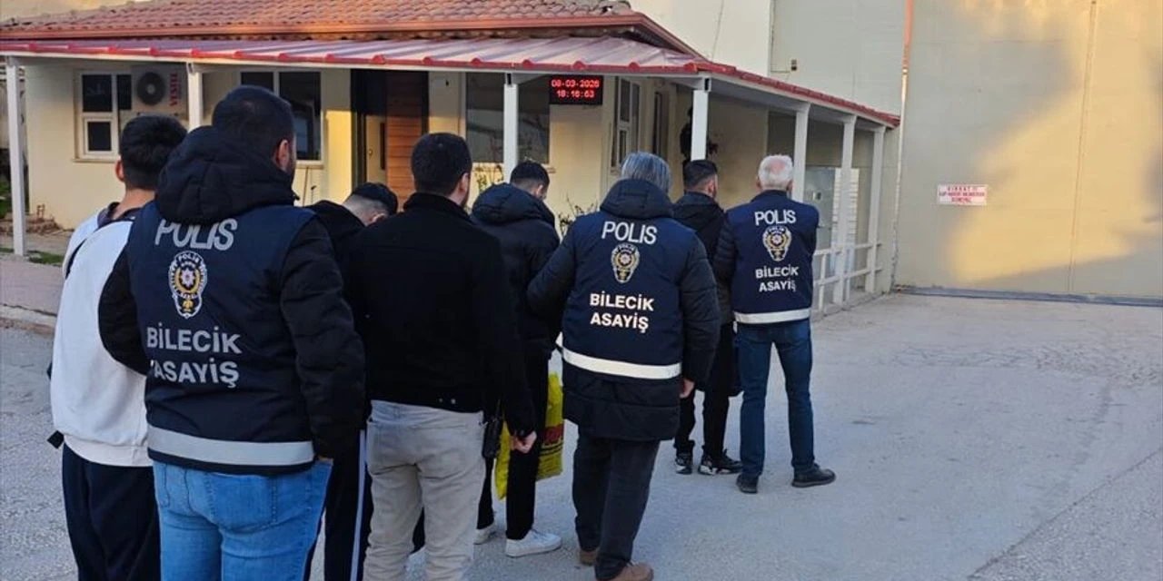 Bilecik'te Bir Kuyumcuyu Soydukları Öne Sürülen 4 Şüpheli Tutuklandı