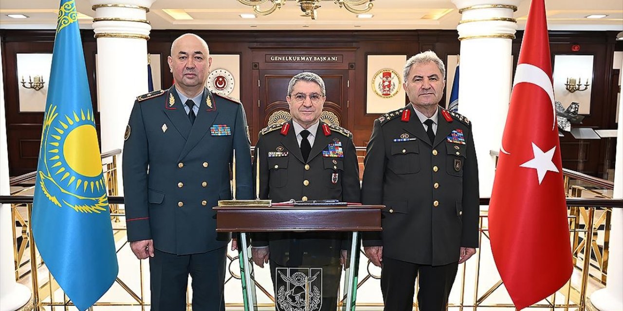 Genelkurmay Başkanı Orgeneral Bayraktaroğlu, Kazakistan Kara Kuvvetleri Komutanı Tuğgeneral Kuchekbayev'i Kabul Etti