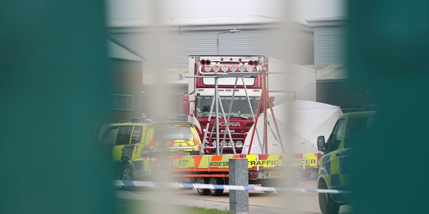 Tırın Arkasında Bulunan 39 Kişi Donarak Ölmüş