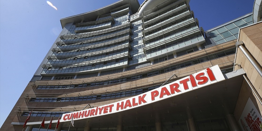 CHP'den '30 Dakika Yürüyor, 30 Sayfa Okuyorum' Kampanyası