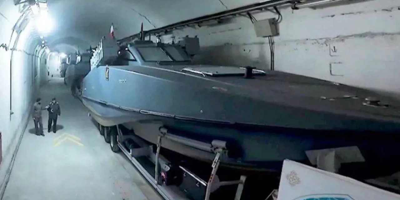 İran, Basra Körfezi'nde Yer Alan Yeraltı Deniz Üssüne Ait Görüntüleri Paylaştı