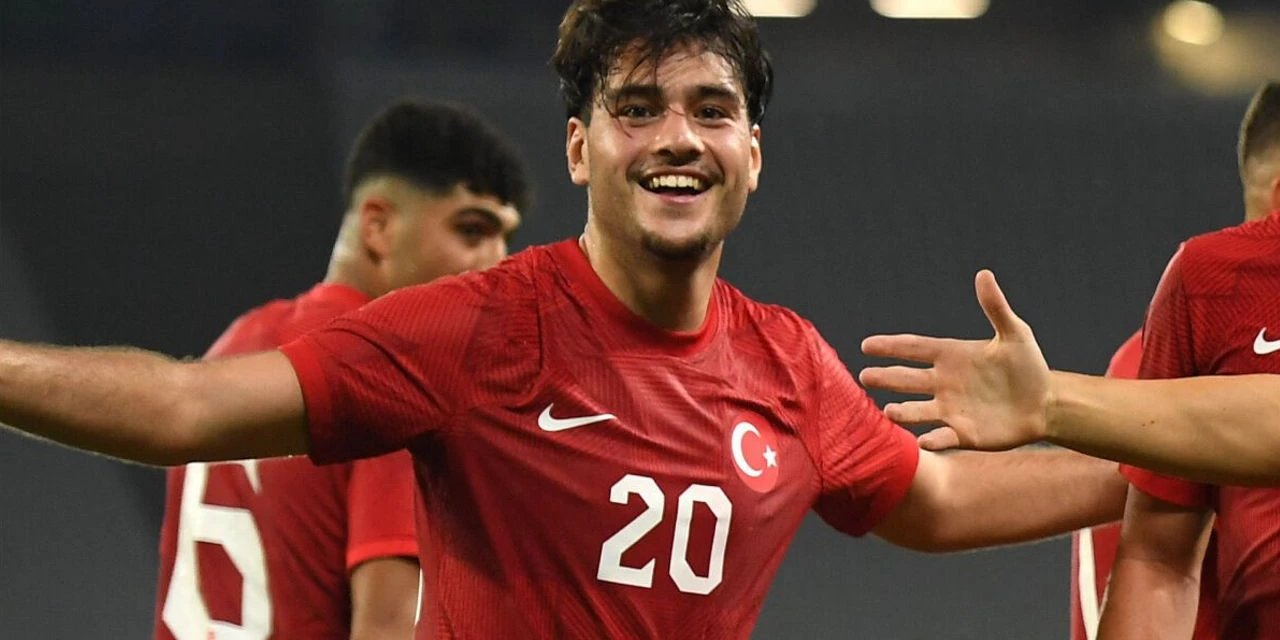 Aral Şimşir: “Milli Takım Teklifine Hiç Düşünmeden ‘Evet’ Dedim”