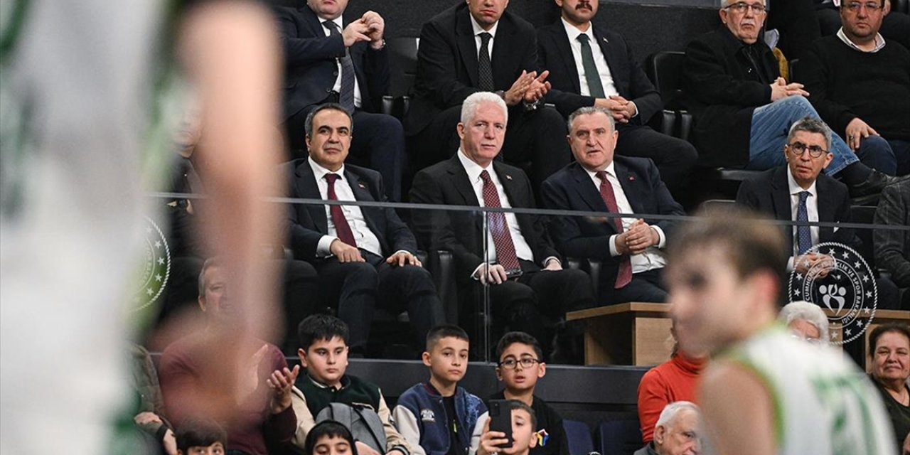 Gençlik ve Spor Bakanı Bak, Okul Sporları Basketbol Gençler Türkiye Birinciliği Finallerini İzledi