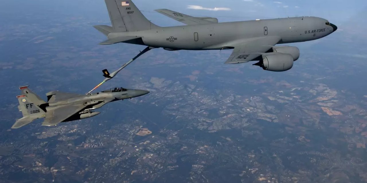 ABD'ye Ait KC-135 Yakıt İkmal Uçağı Irak'ta Düştü