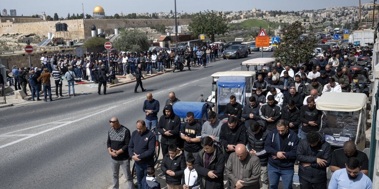 İsrail, Ramazanın Son Cumasında Da Mescid-i Aksa'da Namaz Kılınmasını Engelledi