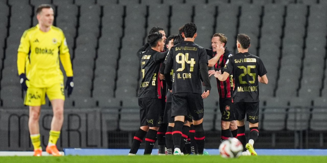 Fenerbahçe'ye Zirve Yarışında Ağır Darbe