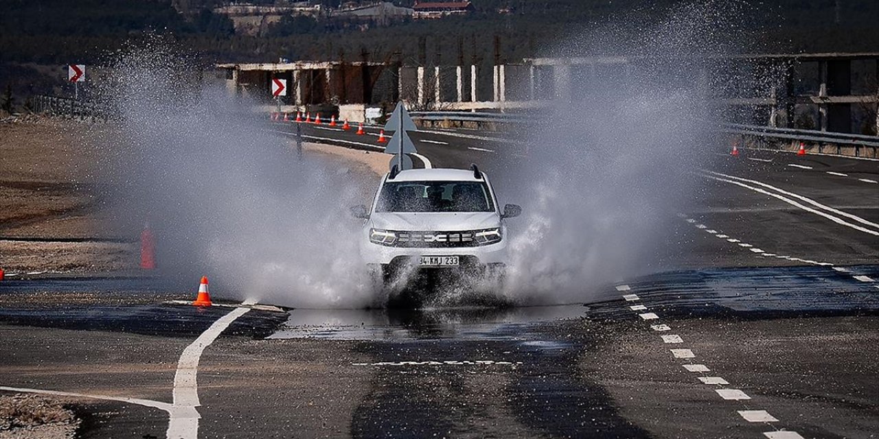 Trafik Polisleri, Zorlu Parkurlarla Sahada Karşılaşabilecekleri Senaryolara Hazırlanıyor