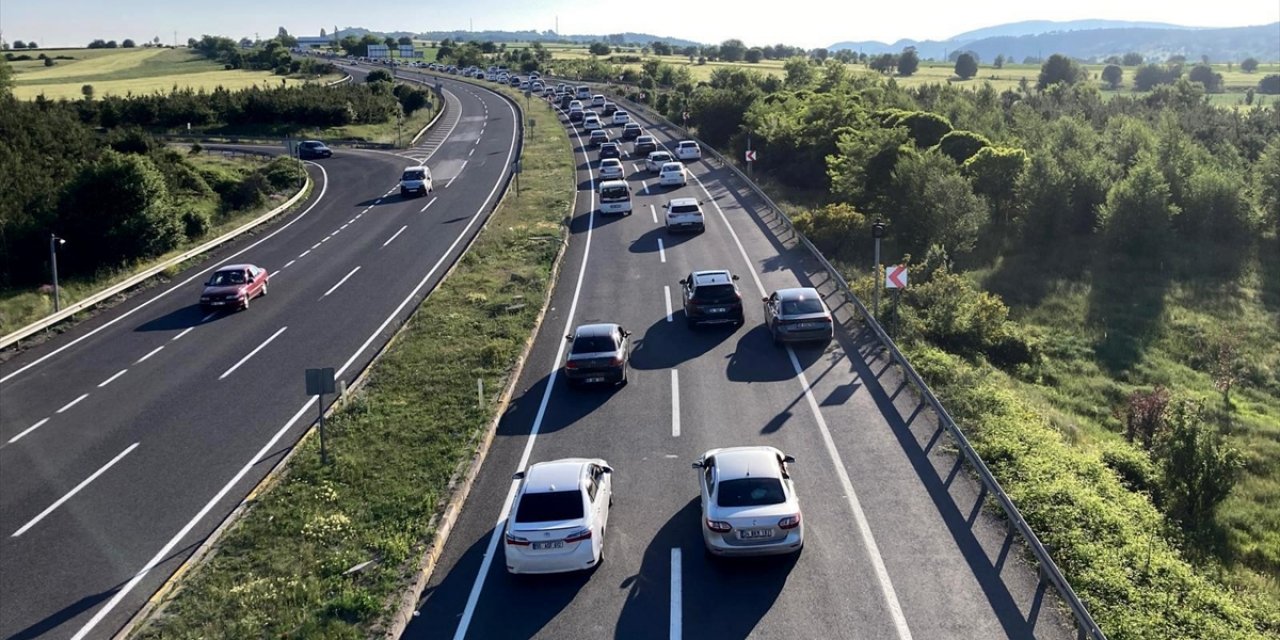Tatilde Yola Çıkacak Sürücülere Araç Bakımı Uyarısı