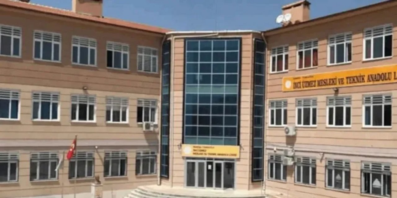 Öğrenciler Şikayet Etmişti: Atatürk'e Hakaret Eden Öğretmen Tutuklandı