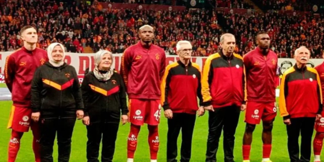 Galatasaray’dan RAMS Park'ta Alkışlık Hareket! Futbolcular Sahaya Büyüklerle Çıktı