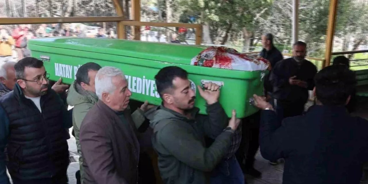 Yürek Burkan Kazada Hamile Kadını 5 Ay Önce Evlendiği Eşinden Ölüm Ayırdı