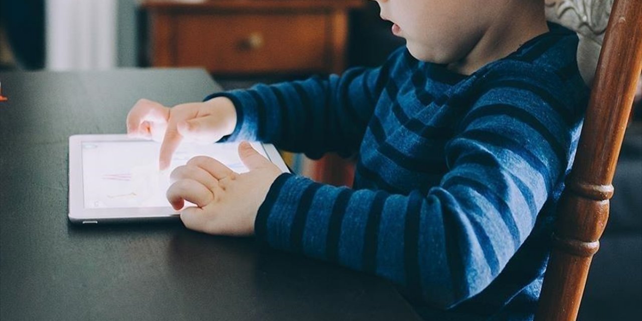 Bakan Uraloğlu'ndan Ebeveynlere Ara Tatilde İnternet Kullanımının İzlenmesi Önerisi