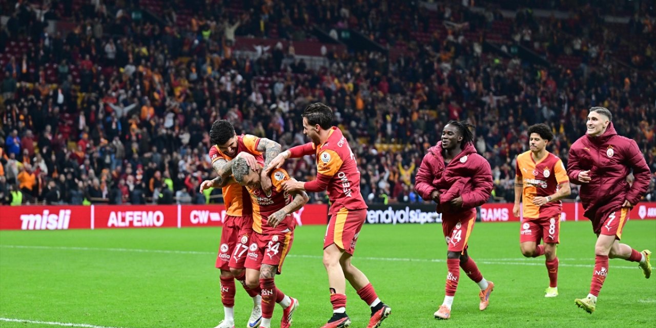 Galatasaray, Süper Lig'in 68 Sezonluk Puan Cetvelinde Fenerbahçe İle Farkı Kapatıyor