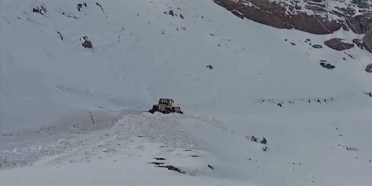 Şırnak-hakkari Kara Yoluna Çığ Düştü