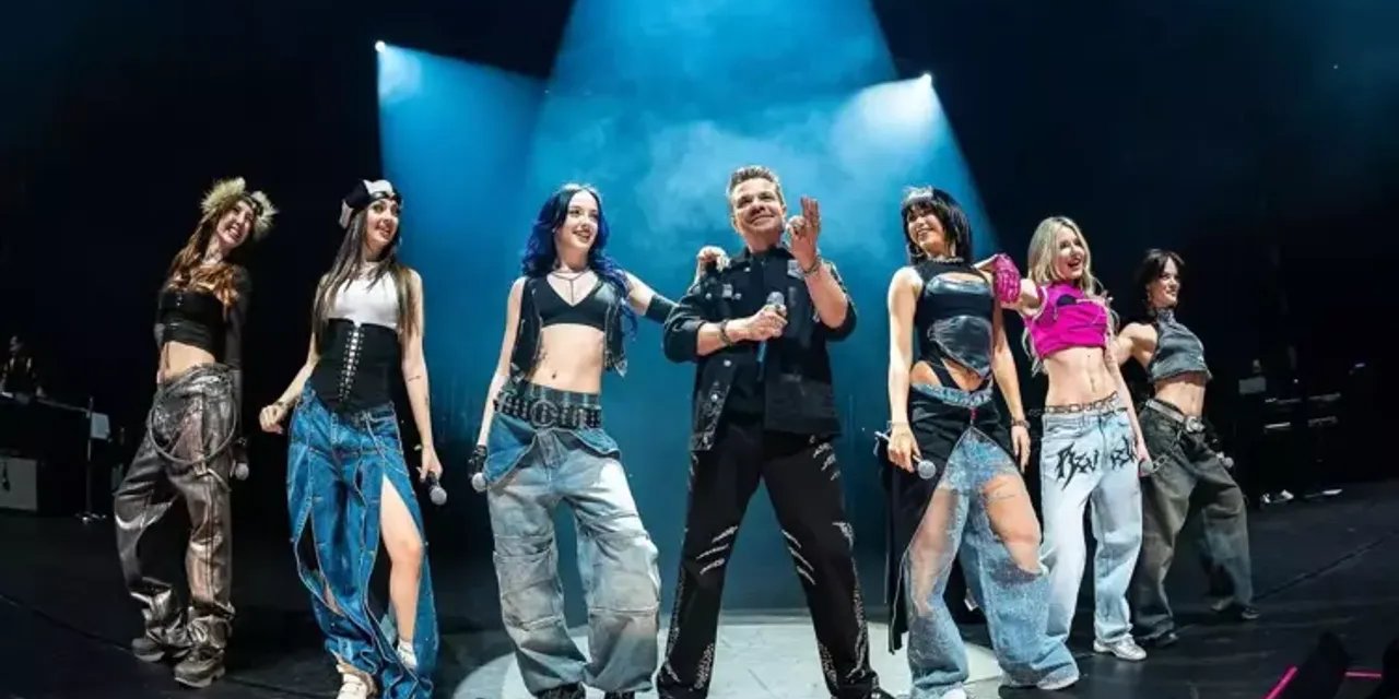 Kenan Doğulu Konserinde Sürpriz Manifest Buluşması