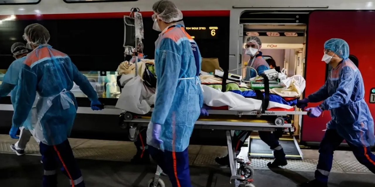 Üniversitede Salgın Paniği! 2 Kişi Öldü, 11 Kişi Hastanede, 30 Bin Kişiyle İletişime Geçildi