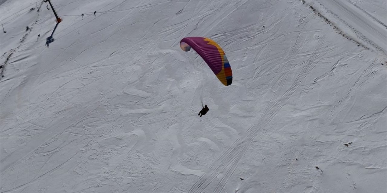Davraz Kayak Merkezi Yamaç Paraşütü Tutkunlarını Da Ağırlıyor
