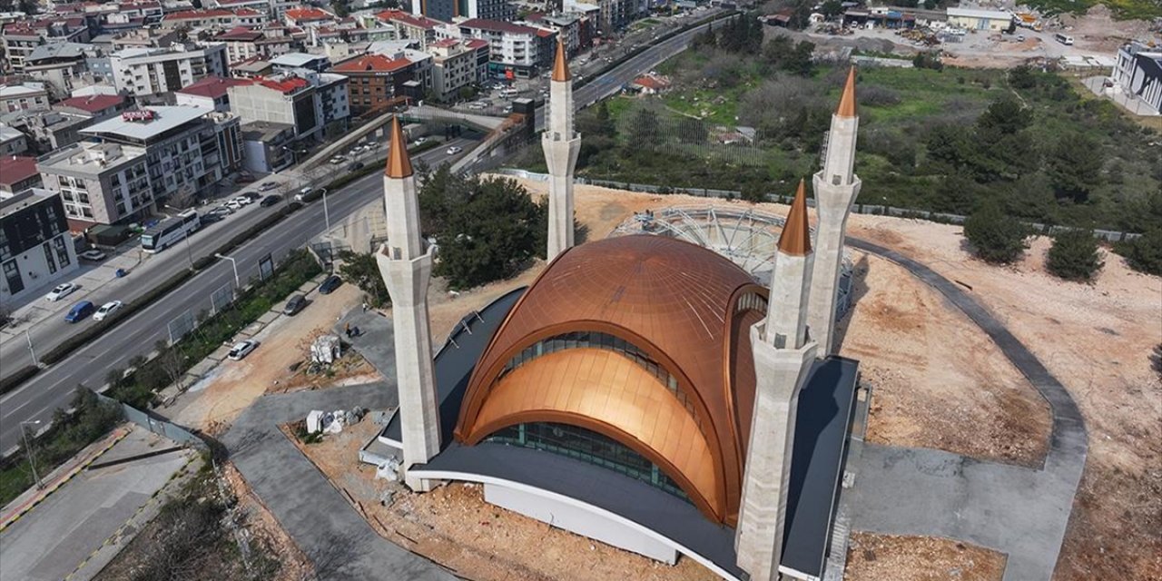 İzmir'de 5 Bin Kişilik Hacı Mustafa Tekinalp Camisi Açılışa Hazırlanıyor