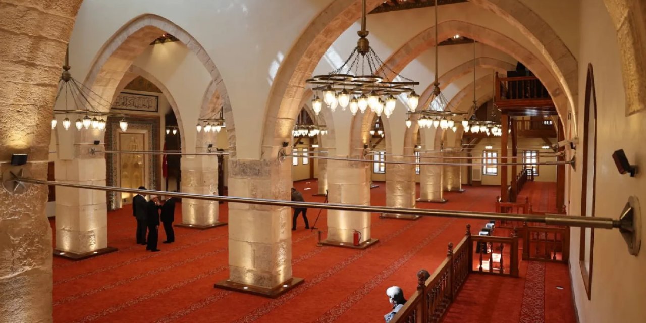 Depremde Hasar Gören Kahramanmaraş'ın Simgelerinden Ulu Cami Yeniden İbadete Açıldı