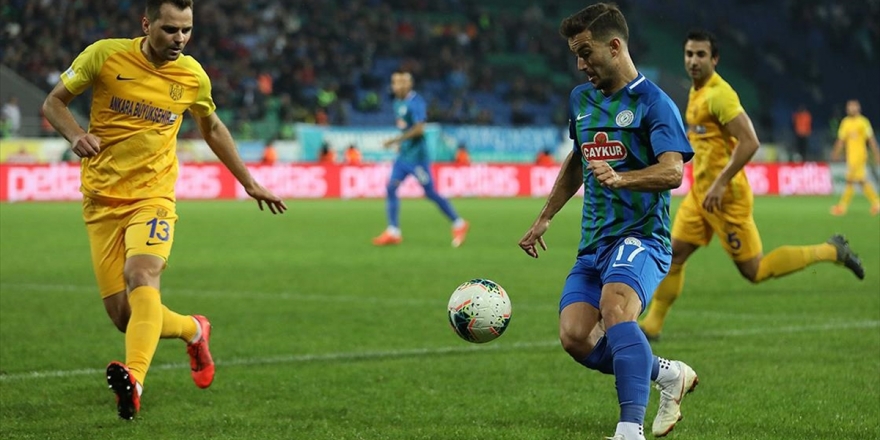 Çaykur Rizespor Evinde 2 Golle Kazandı